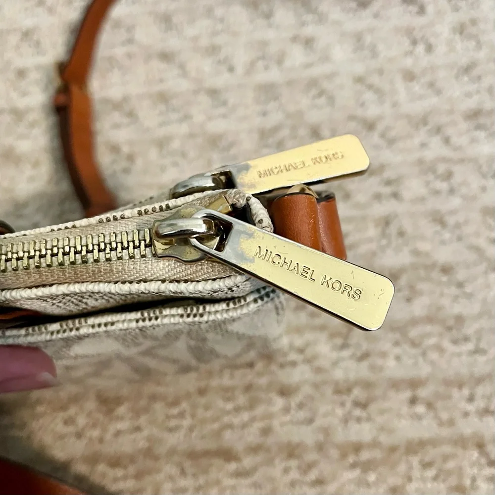 MICHAEL KORS Fulton Small White Saffiano Leather Crossbody Purse MK monogram - Picture 5 of 16